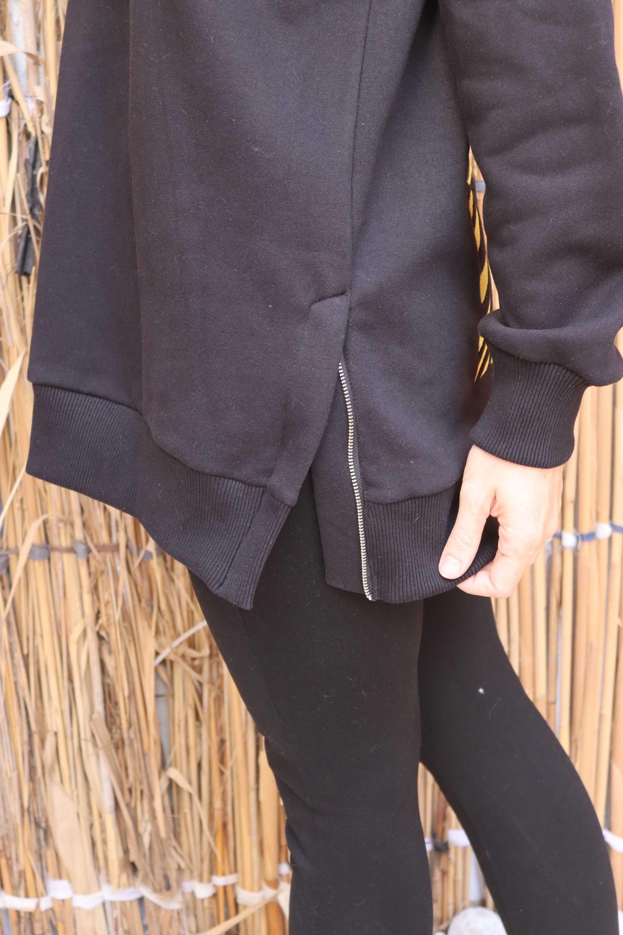 Black sweatshirt with a golden cheetah