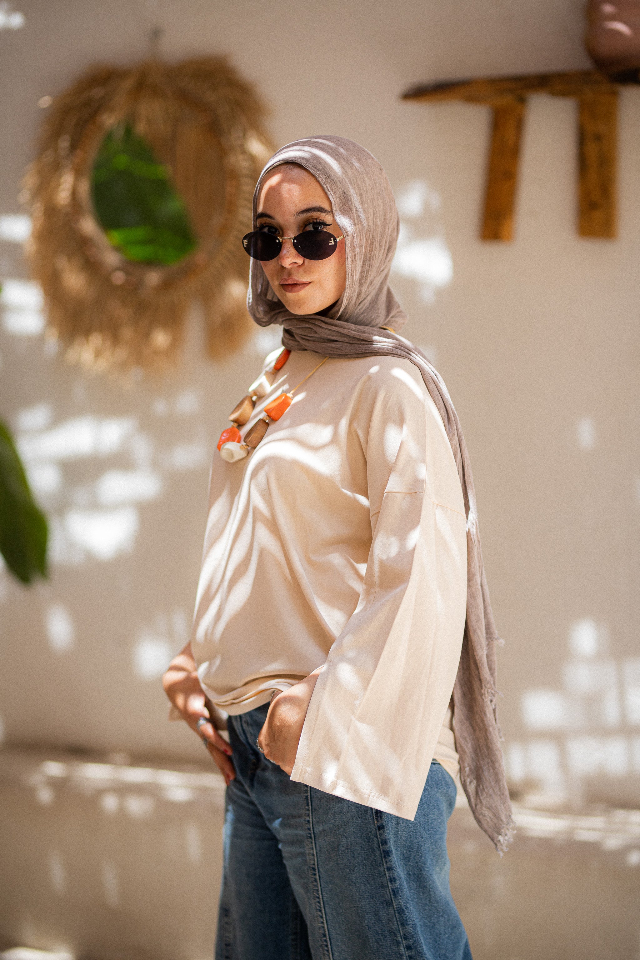 Beige vent sleeve t-shirt