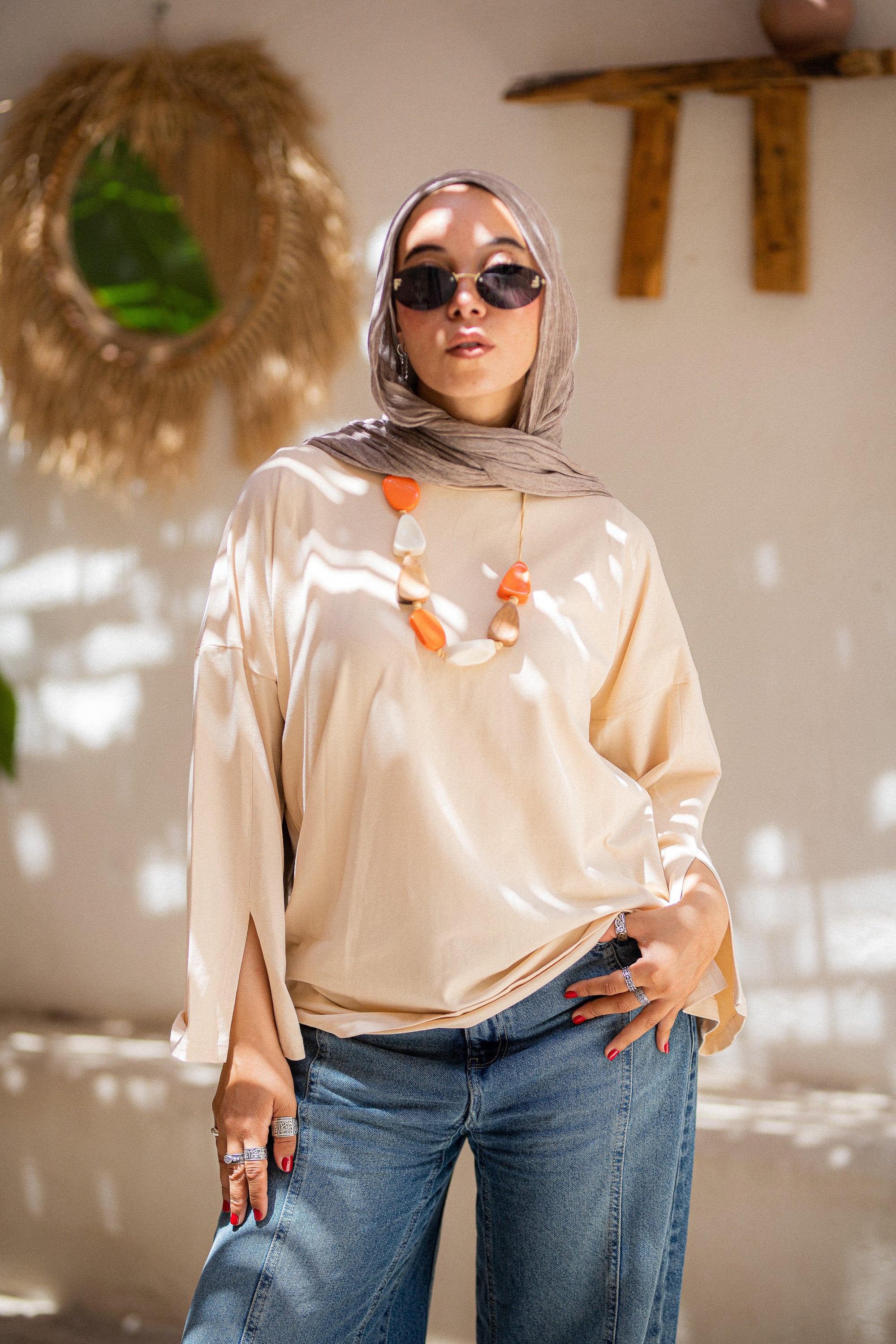 Beige vent sleeve t-shirt