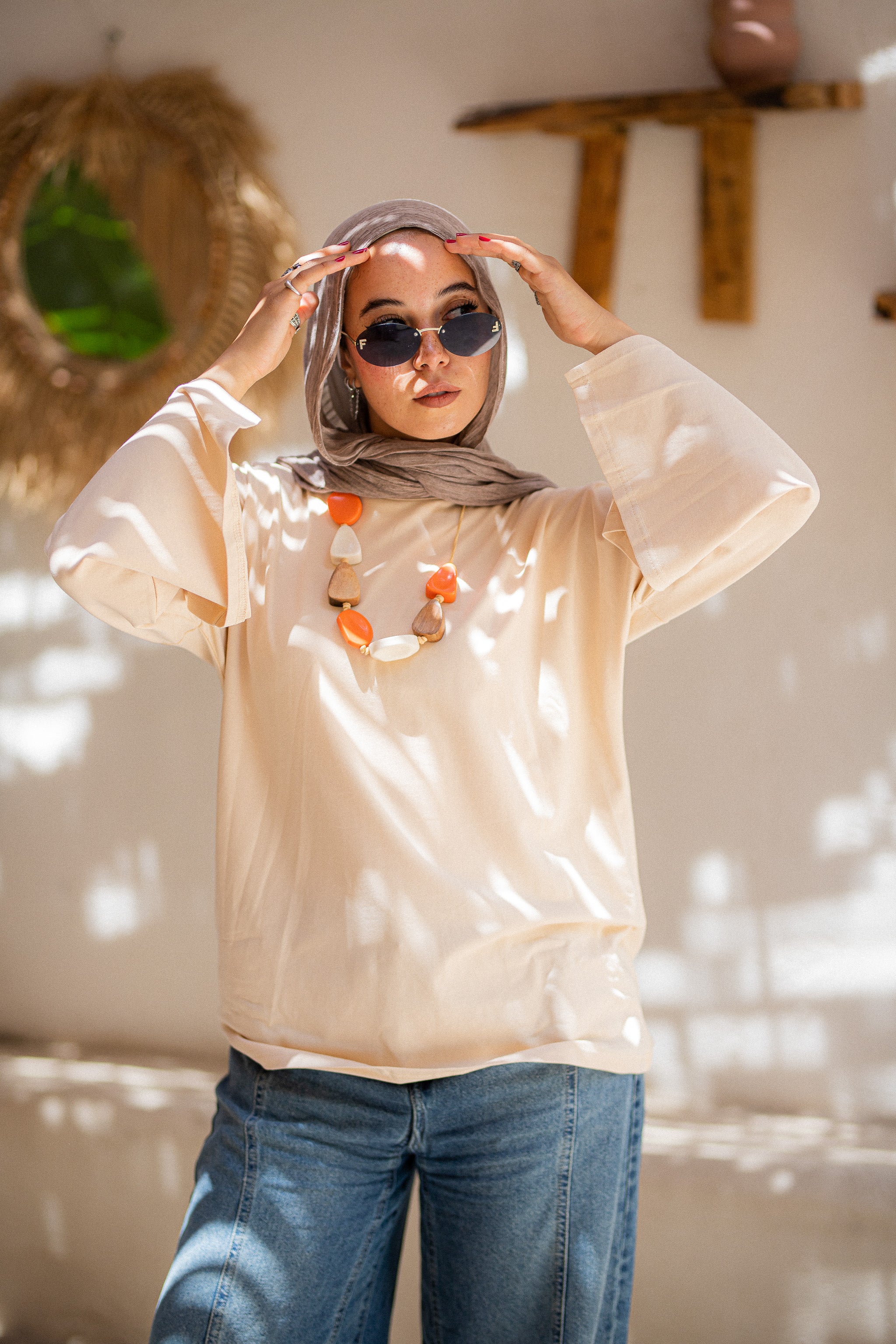 Beige vent sleeve t-shirt