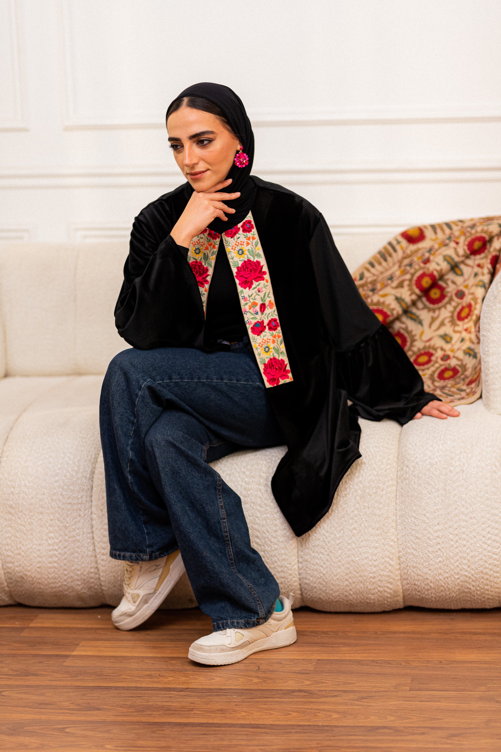 Pink roses black kaftan