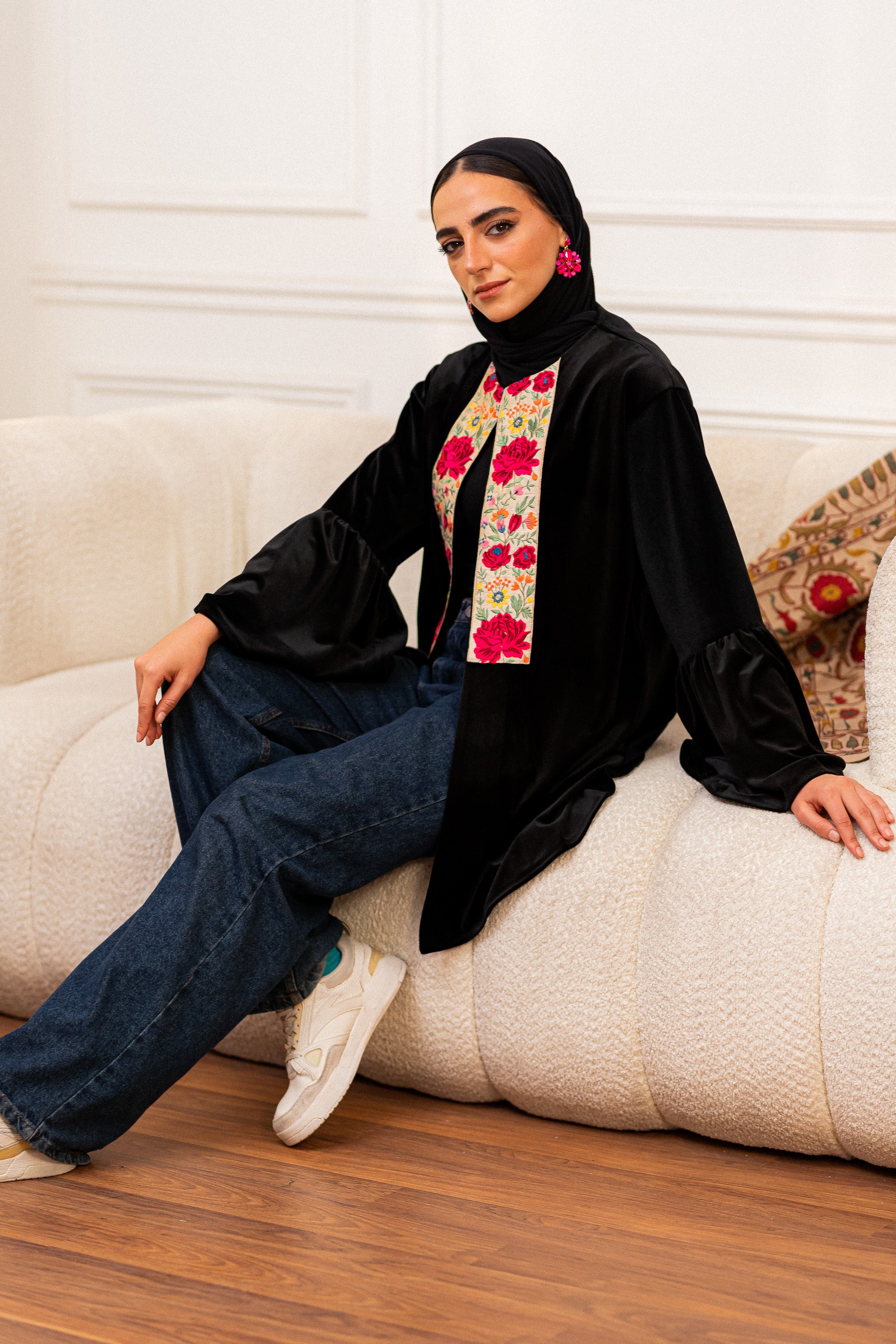 Pink roses black kaftan